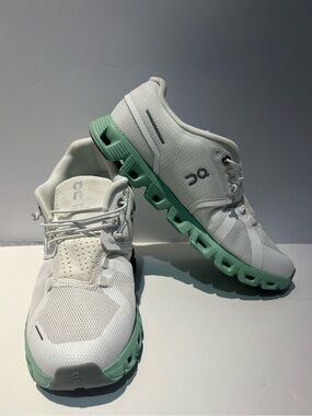 ON Brand Cloud 5 White/Creek Blue Women's Running Shoes NEW  Sz 8 F29